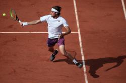 开云体育中国-法国网球队险胜欧洲网球队，西西帕斯关键制胜的简单介绍