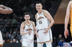 开云体育登录-辽宁队完胜四川队，约基奇惊艳四座