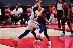 开云sport-爵士碾压四川队，欧文惊艳四座