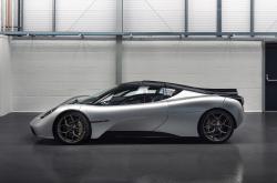 开云体育APP下载-当卢浮宫的线条遇上金字塔之光，马丁内利在尼斯与埃及的绿茵对话中完成艺术革命