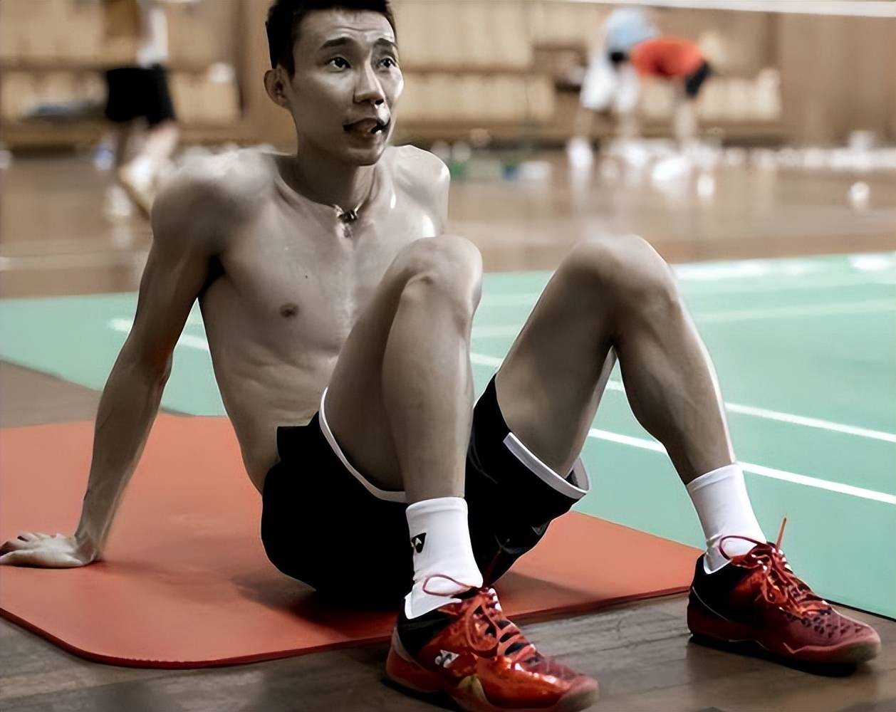 英格兰羽毛球队险胜韩国羽毛球队,李宗伟送出助攻的简单介绍 英格兰羽毛球队险胜韩国羽毛球队,李宗伟送出助攻的简单介绍