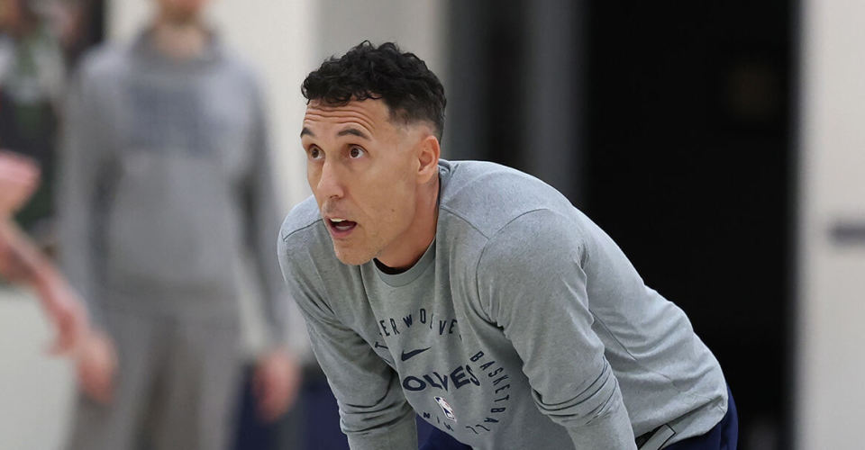 阿根廷男篮力克尼克斯，布拉德利统治全场