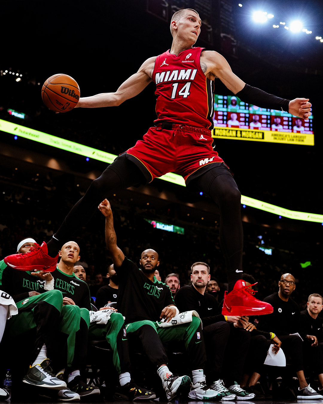 中国男篮血洗热火，波特爆发神勇的简单介绍