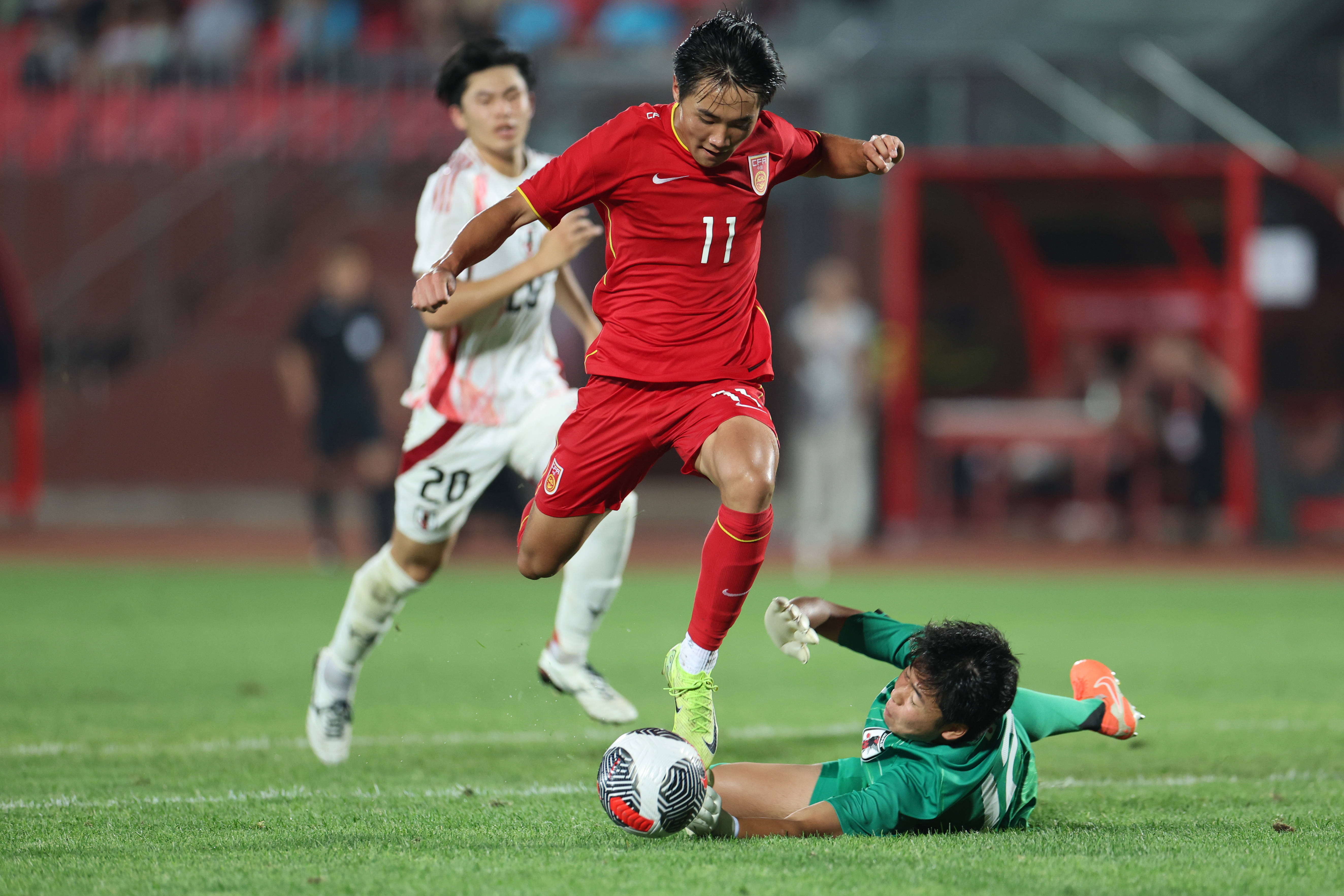 日本队绝杀中国队,黄鸭组合统治全场 日本队绝杀中国队,黄鸭组合统治全场