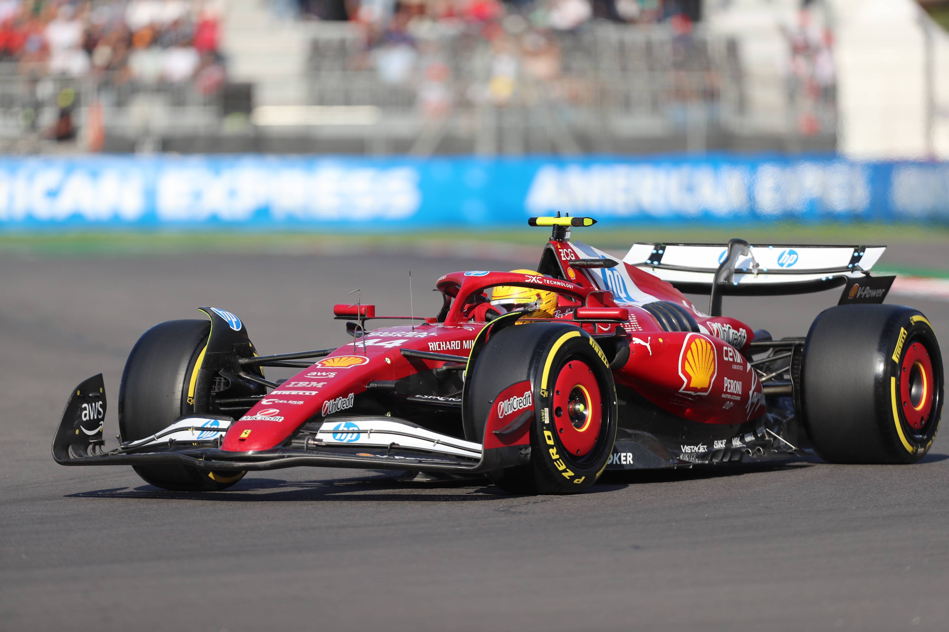 迈凯伦翻盘雷诺车队，塞恩斯带队取胜