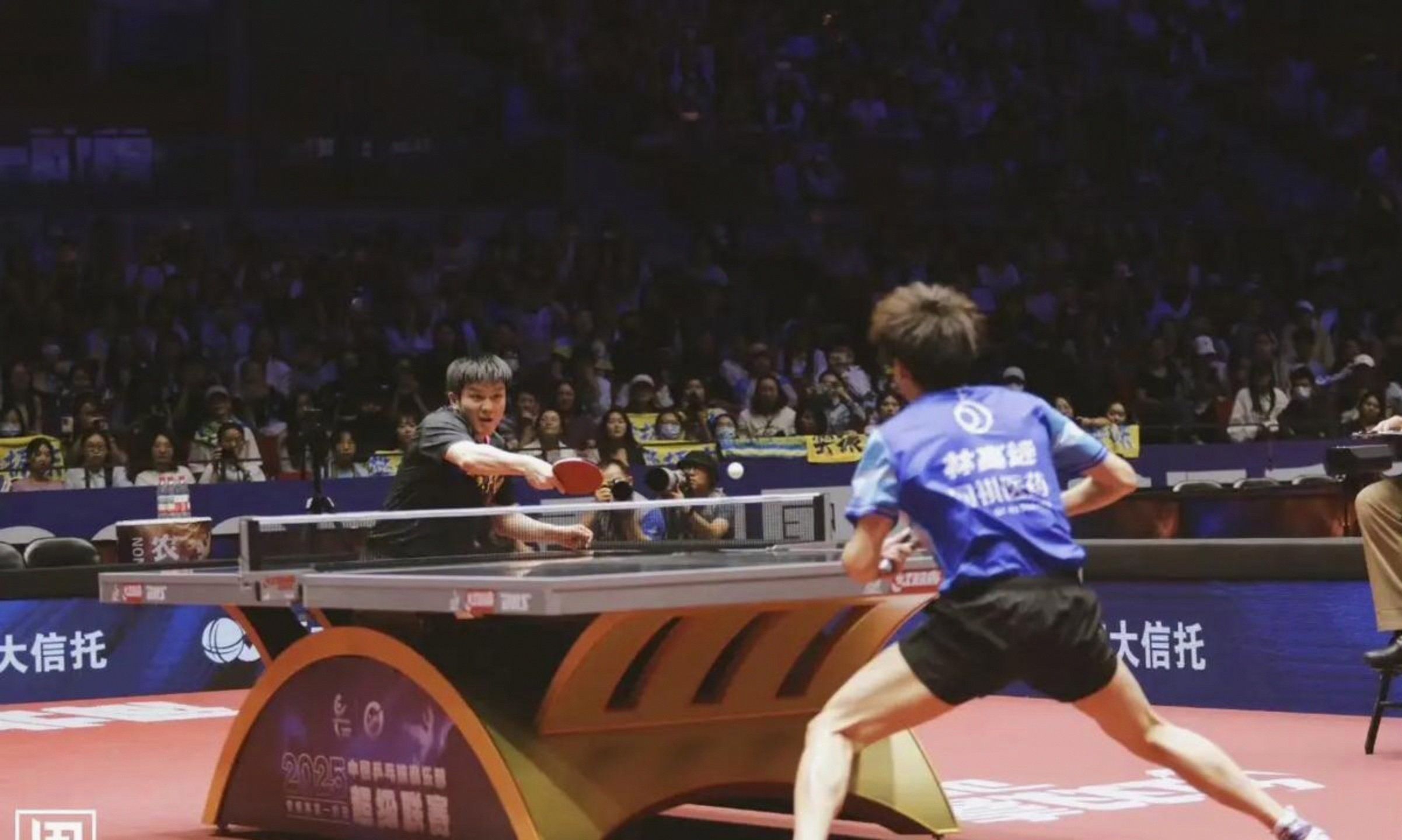 瑞典队鏖战韩国队,林高远点燃赛场 瑞典队鏖战韩国队,林高远点燃赛场