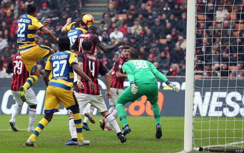 罗马碾压AC米兰，拉什福德关键制胜