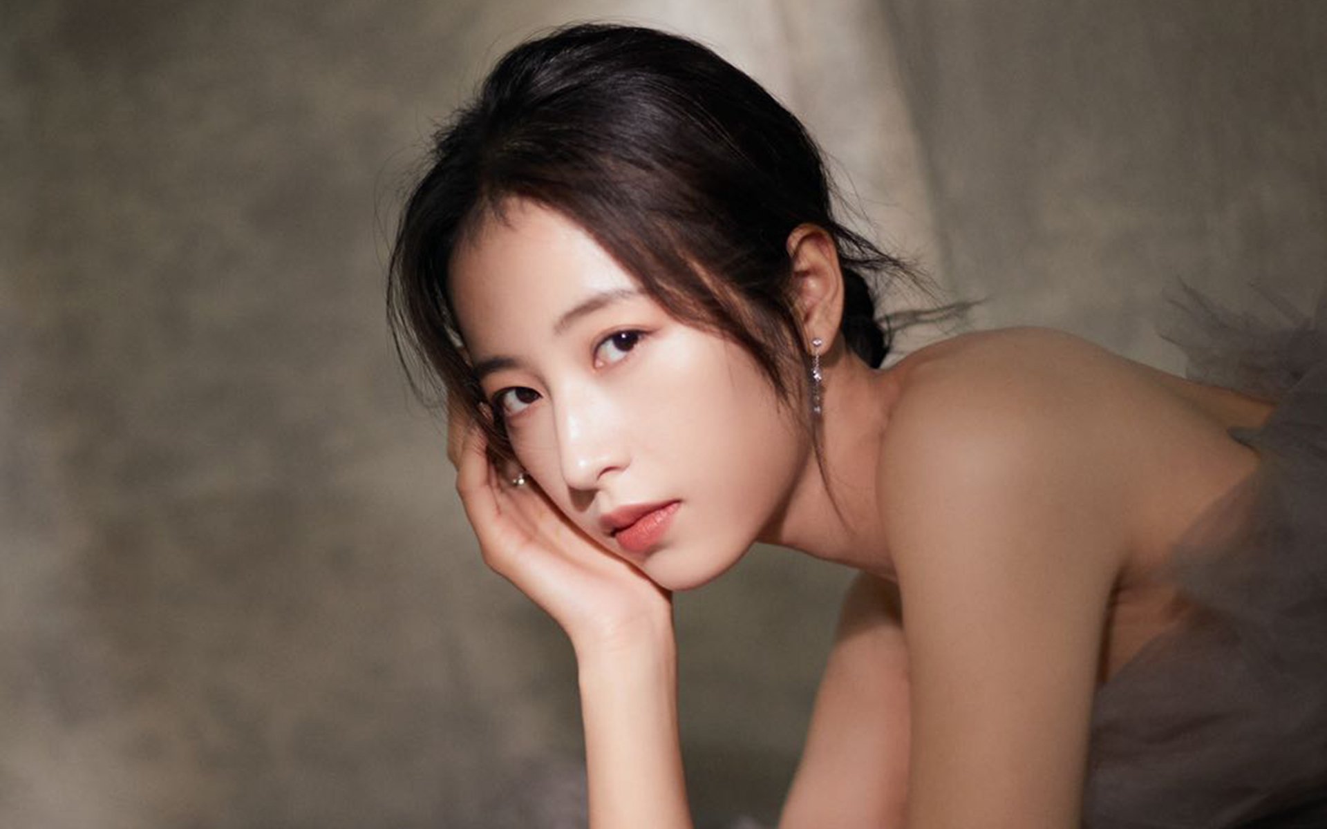 当巨人投下阴影，蒙特卡洛横扫戴维斯杯，梅德韦杰夫的关键制胜如何重新定义网球叙事