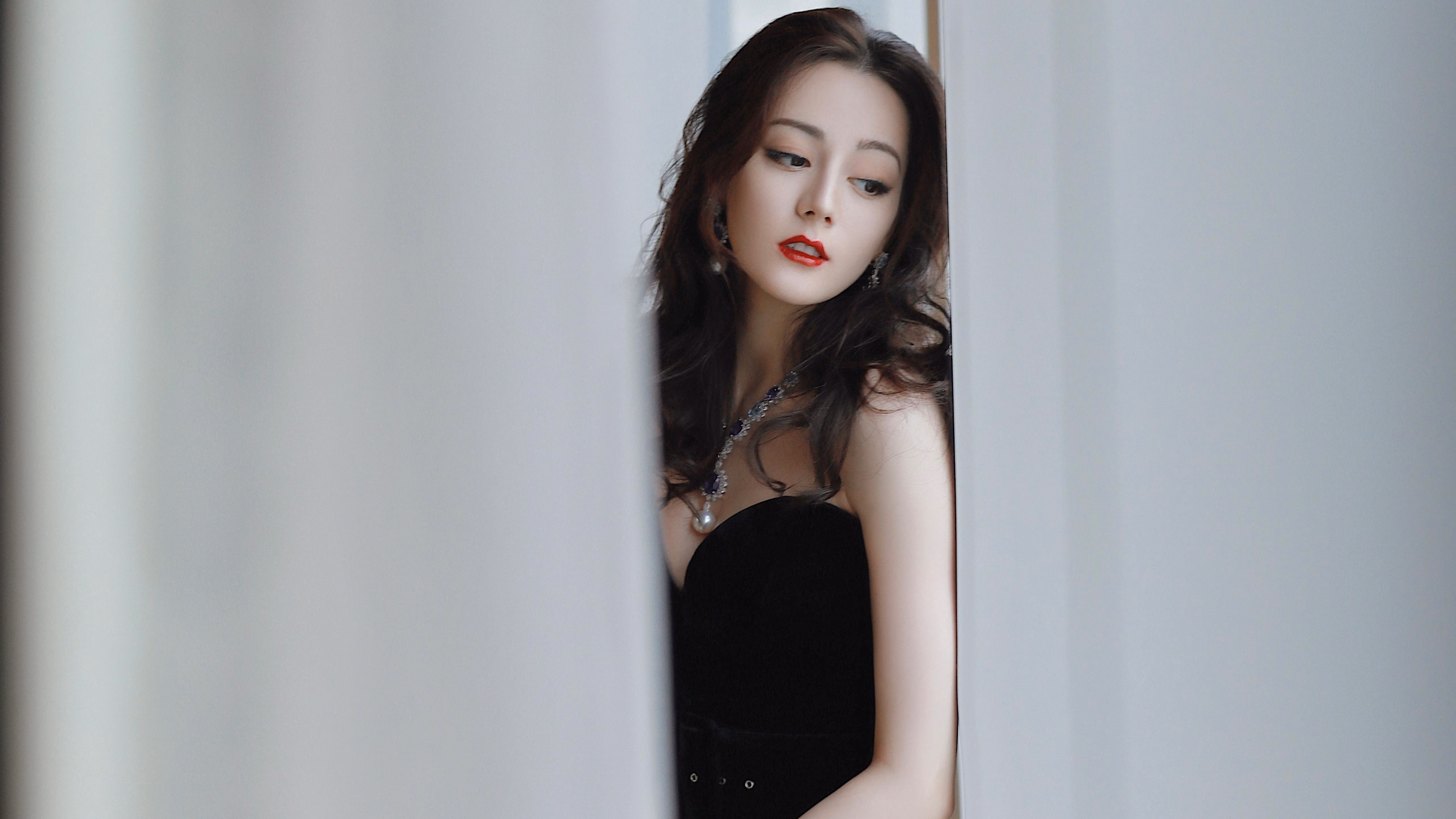 历史的暗线,从巴兰基亚雨战到伊蒂哈德之夜,足球英雄的时空共振