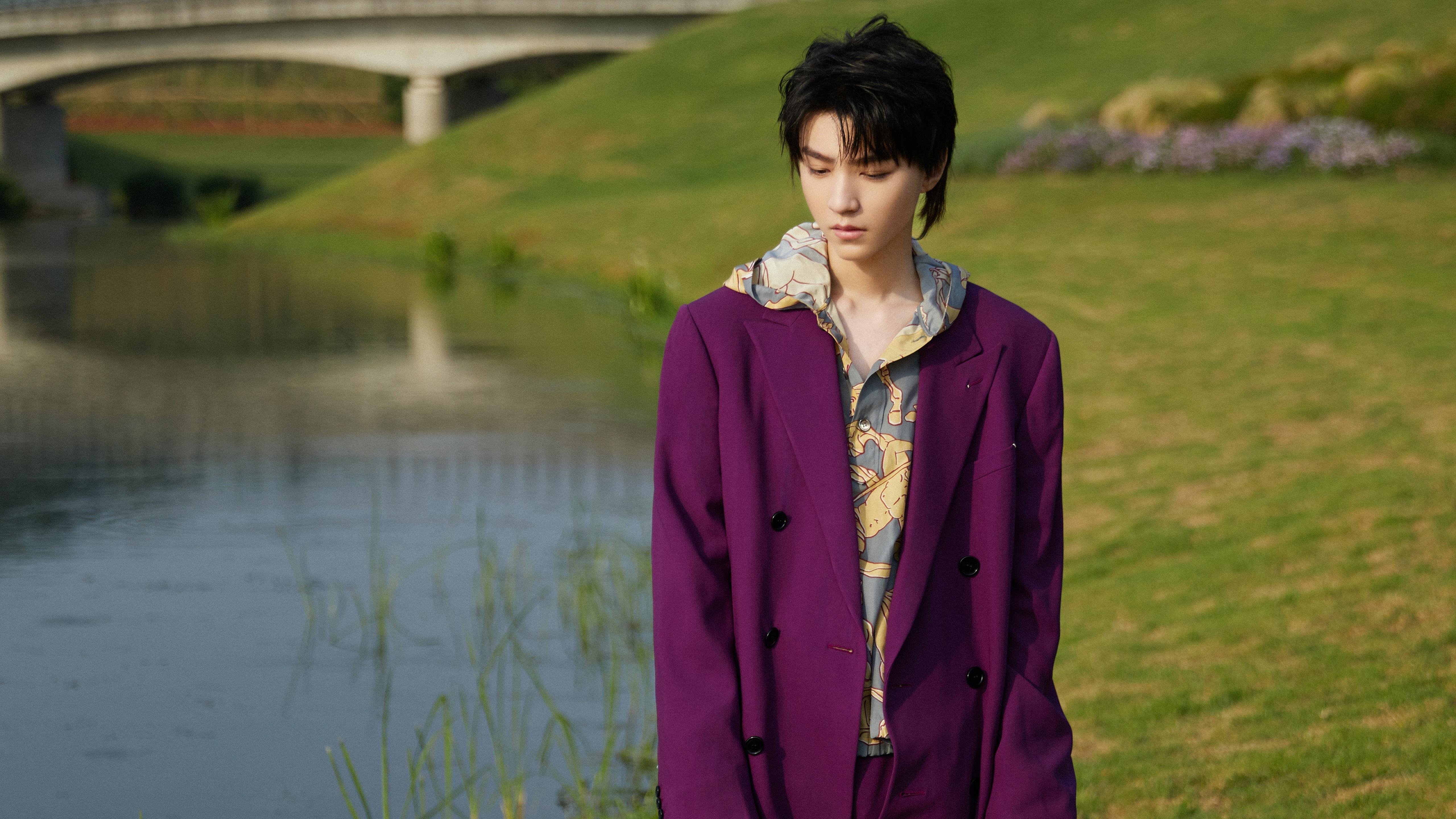 寒刃刺穿古典城墙，拉梅洛用魔幻主义改写收割法则